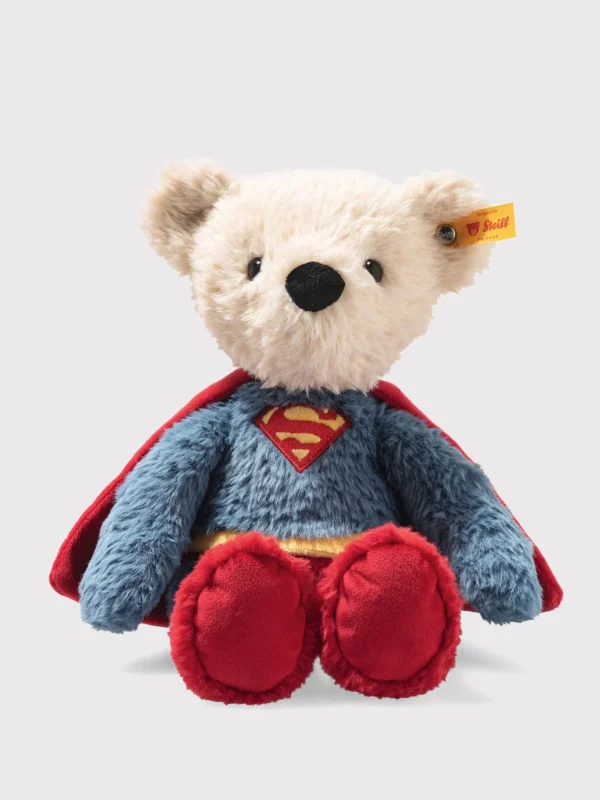 Steiff 金耳釦超人泰迪熊娃娃正面照，穿著藍色超人披風，29公分環保再生材質