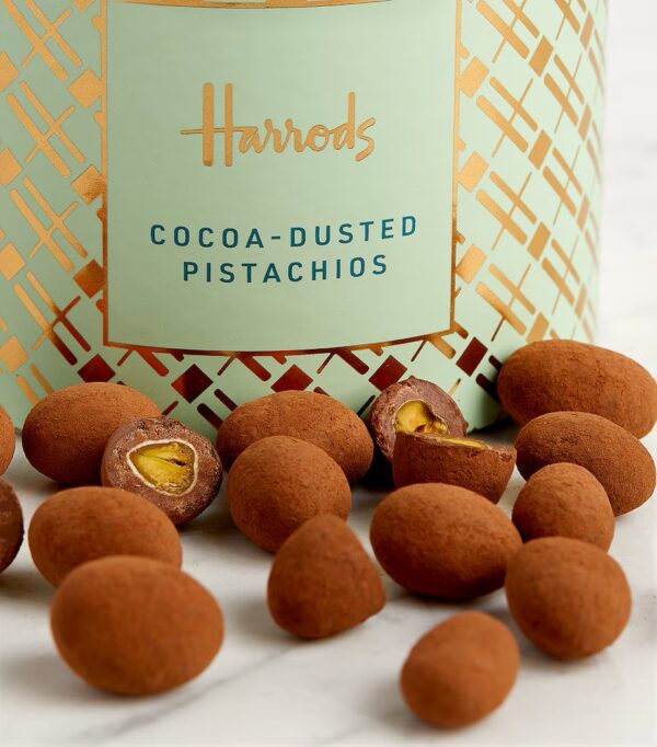 英國直購 Harrods 開心果巧克力球 - 滿滿 40% 飽滿開心果與可可粉切面特寫