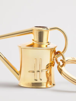 英國直購 Harrods 澆水壺鑰匙圈細節 - 實用搭扣式金屬配件與品牌設計