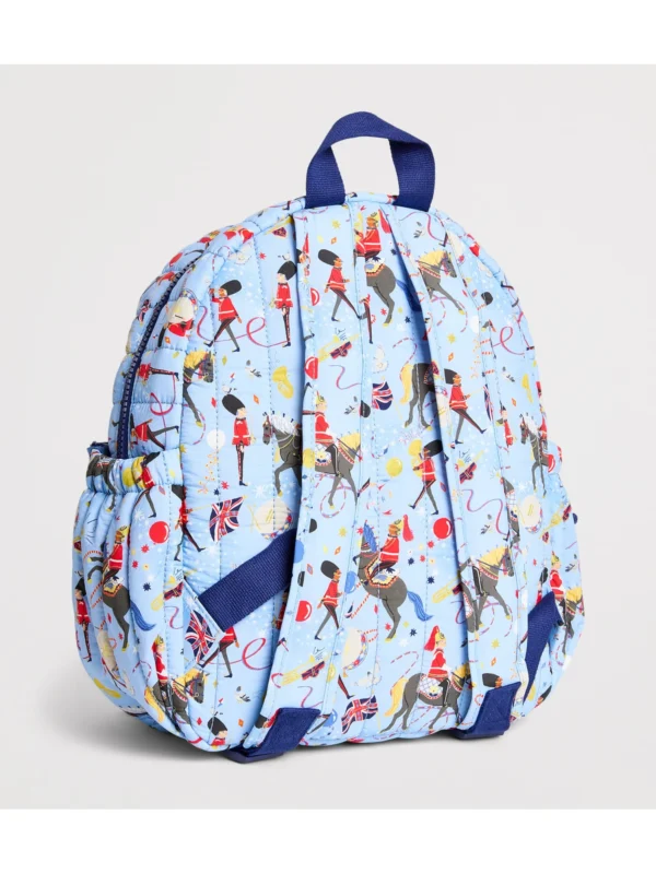 HDBC2612002-62_1 粉藍色 Harrods 尼龍休閒後背包背部展示,含可調式雙肩帶設計