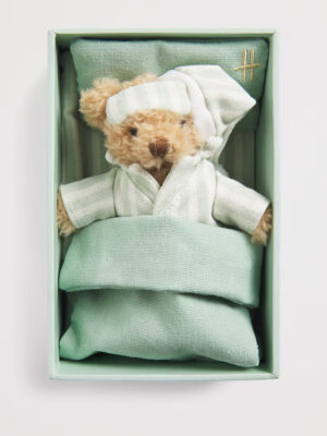 英國 Harrods 迷你睡熊亨利絨毛娃娃正面照，經典咖啡色泰迪熊