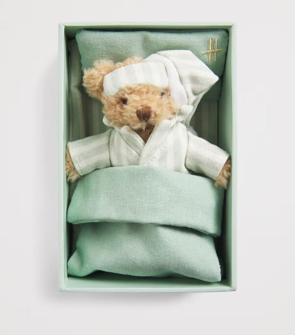 英國 Harrods 迷你睡熊亨利絨毛娃娃正面照，經典咖啡色泰迪熊