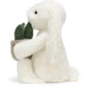 英國代購 Jellycat 奶油兔與植物側面視角，極適合作為居家療癒綠植擺飾