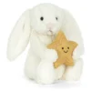 JCDB2610008-00 Cream Bunny with Star (31cm)_2 英國正版 Jellycat 奶油兔與星星玩偶側面細節,展現 Bashful 系列極致柔軟的絨毛觸感