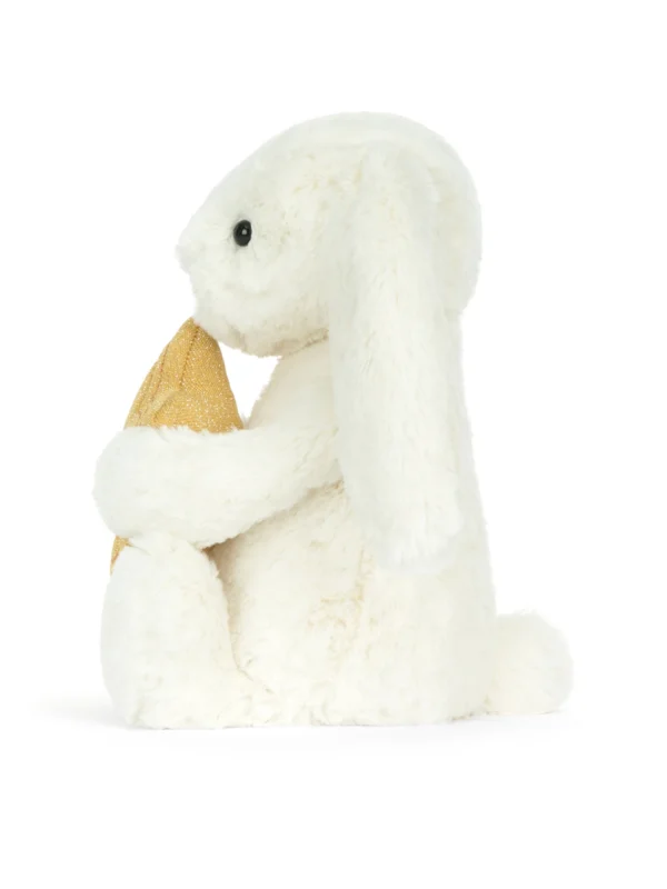JCDB2610008-00 Cream Bunny with Star (31cm)_3 Jellycat 帶星星奶油兔背面視角,31公分完美擁抱尺寸,適合嬰幼兒安撫與陪伴