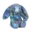 Jellycat Zodihop 藍彩兔子絨毛娃娃側面特寫，突顯其精緻柔順的星際色調絨毛質感與可愛坐姿。