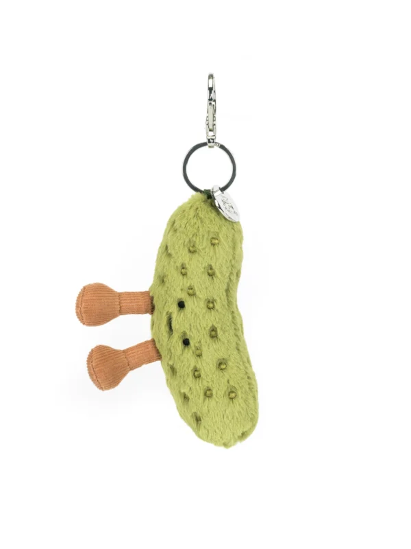 Jellycat Amuseables 醃黃瓜鑰匙圈吊飾正面照 - 擁有招牌笑容與搖曳雙腿的趣味包包配件