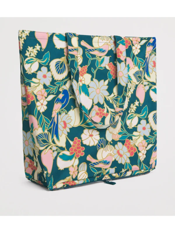 HARRODS Enchanted Emporium Pocket Shopper Bag_2 Harrods 摺疊購物袋收納狀態,完美折疊至專屬拉鍊小袋中,輕巧便攜不佔空間