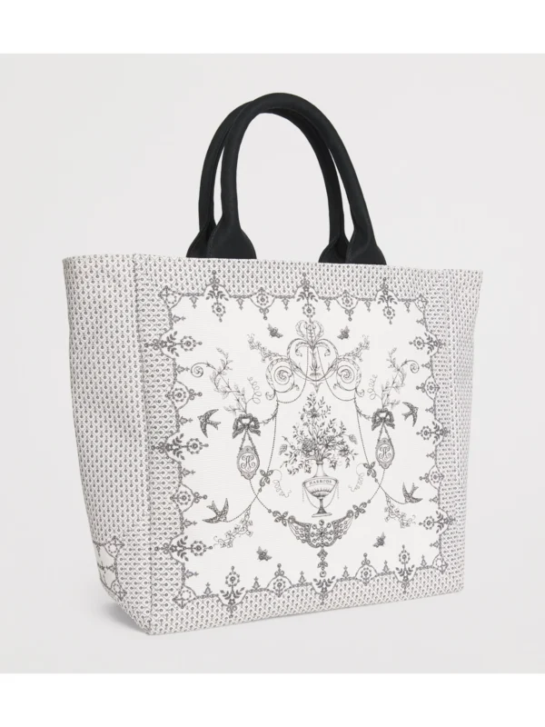 HARRODS Grab Lace Print Tote Bag_2 Harrods 白色純棉手提包側邊視角 - 展現細緻珠寶蕾絲印花與立體剪裁