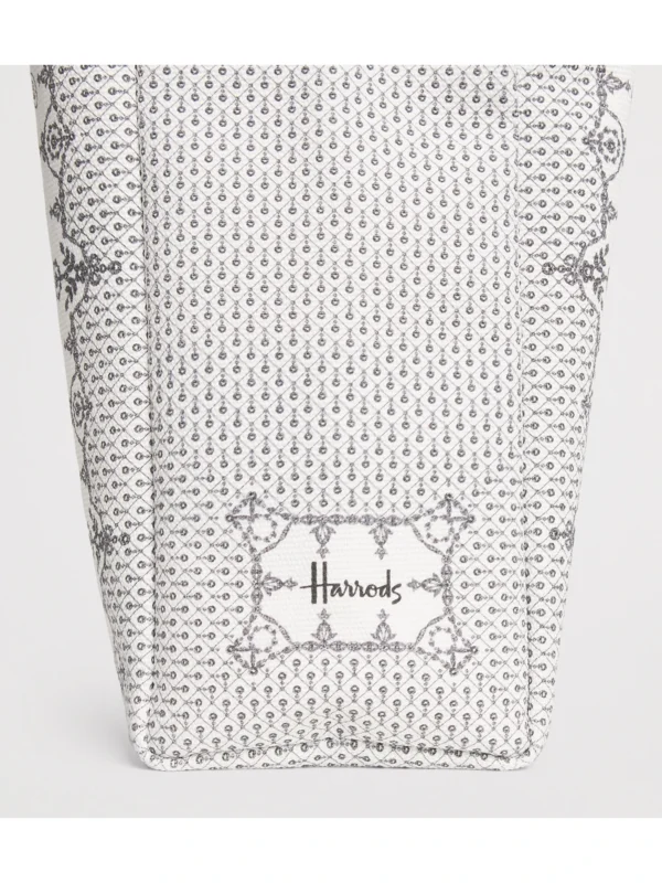 HARRODS Grab Lace Print Tote Bag_4 Harrods 精品女包細節特寫 - 搭配舒適雙頂提手與實用內部插袋設計