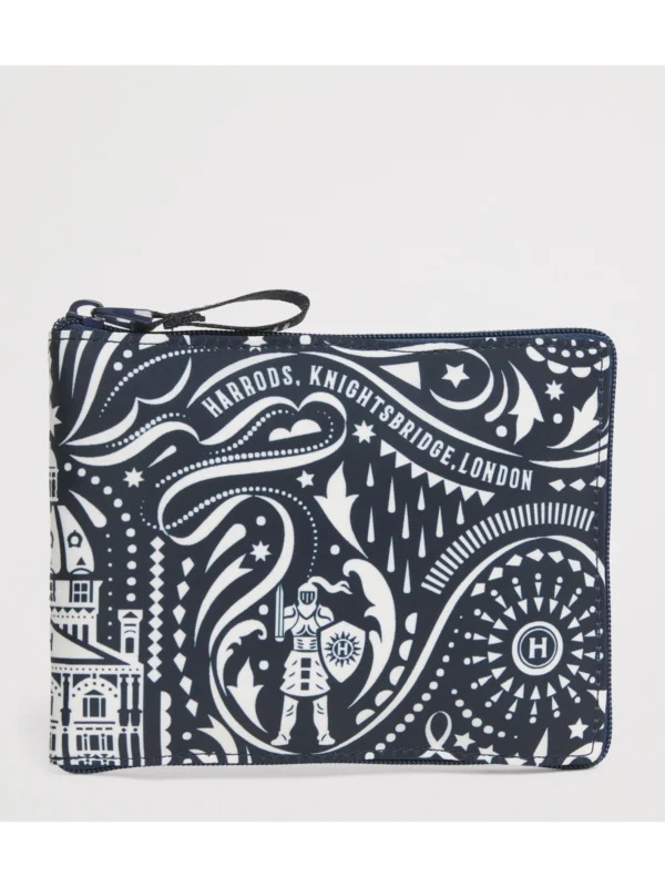 HARRODS Knights of Brompton Pocket Shopper Bag_3 Harrods Knights of Brompton 購物袋經典藍色店面印花細節與環保材質特寫