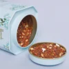 Harrods 散裝茶葉特寫，清晰可見天然南非國寶茶葉、可可碎與烘焙烤米的調配比例成分